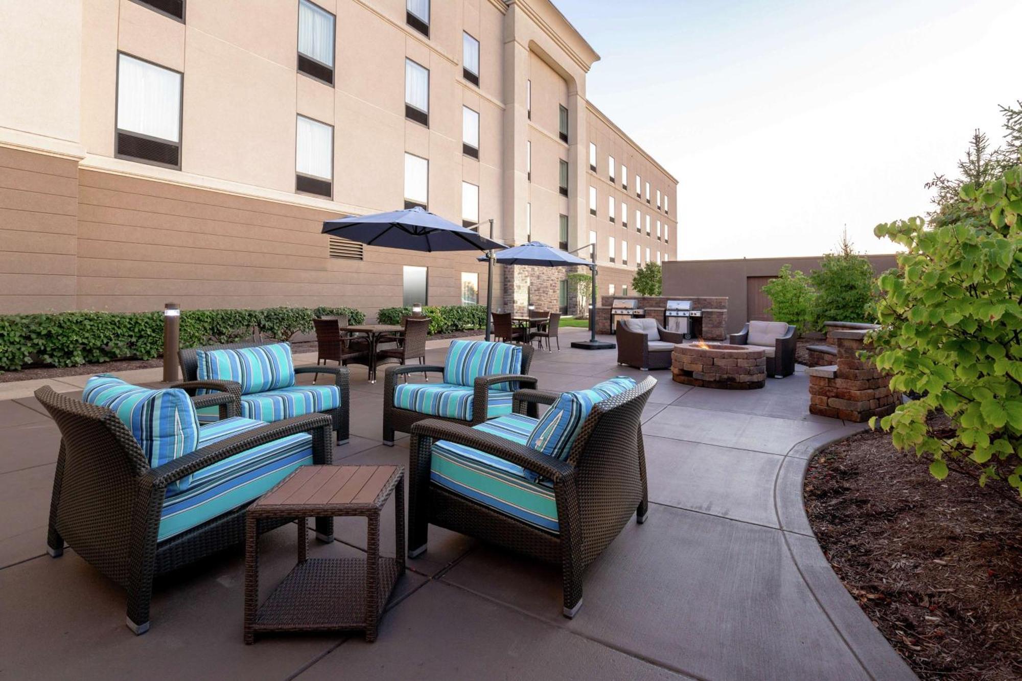 Hampton Inn & Suites Wheeling - The Highlands Triadelphia Exterior photo