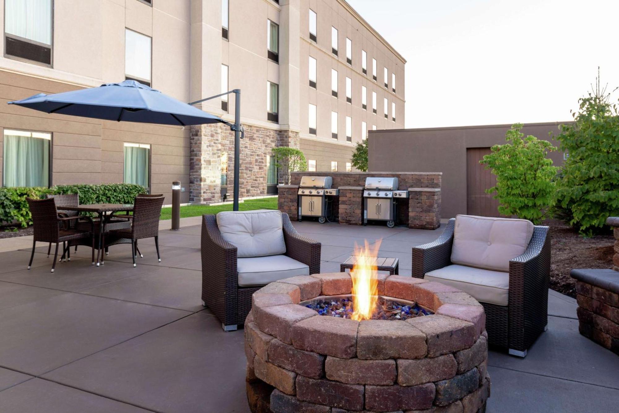 Hampton Inn & Suites Wheeling - The Highlands Triadelphia Exterior photo
